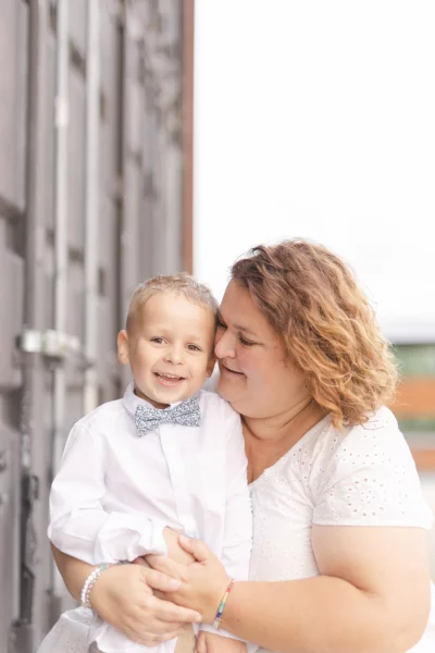 bonheur sourire enfant amour marron